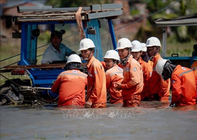 Nhà mạng nỗ lực khôi phục hạ tầng viễn thông, đảm bảo liên lạc tại vùng lũ