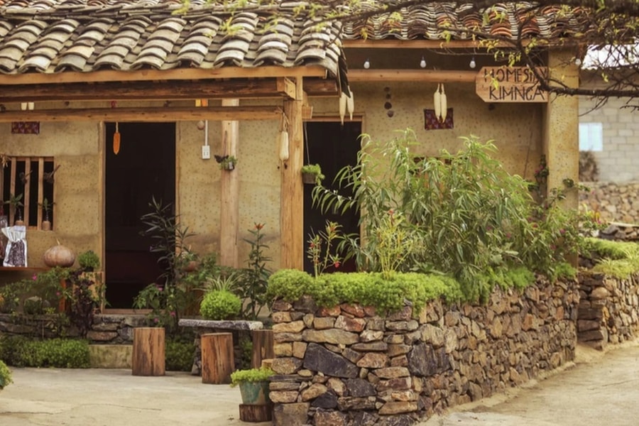 Lô Lô Chải kín khách vì hoa tam giác mạch, giá phòng thổi cao gấp 2-3 lần?