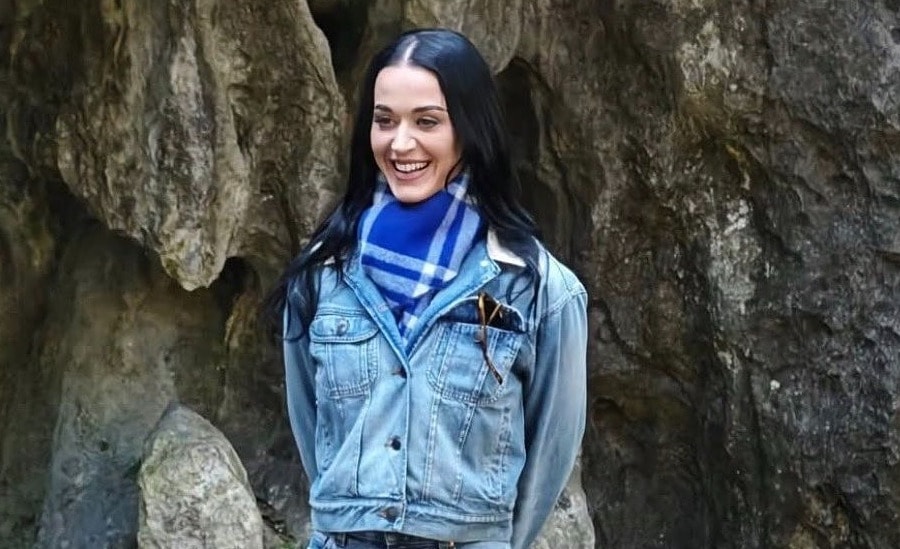 Katy Perry đi chùa ở Trung Quốc