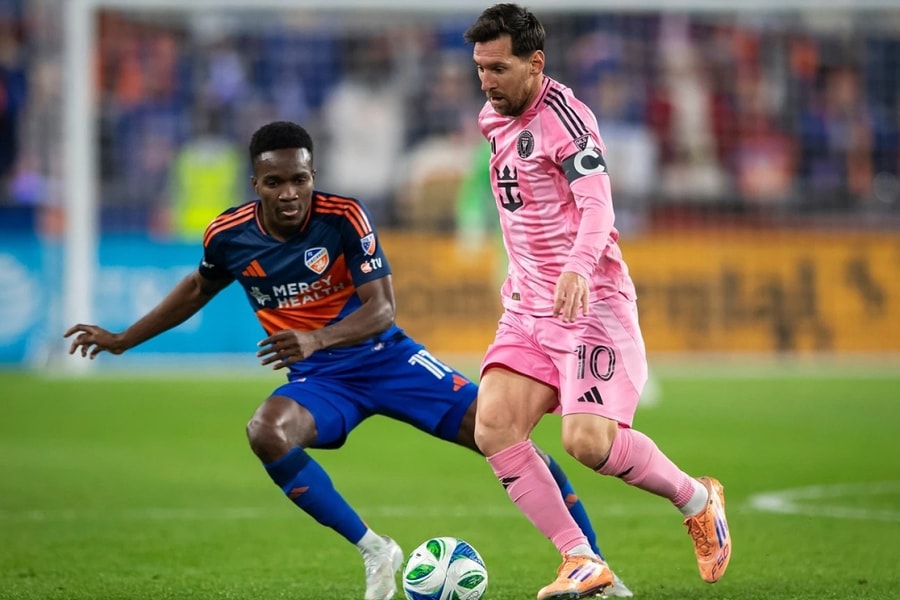 Messi cùng Puskas trở thành 'Vua kiến tạo' trong bóng đá