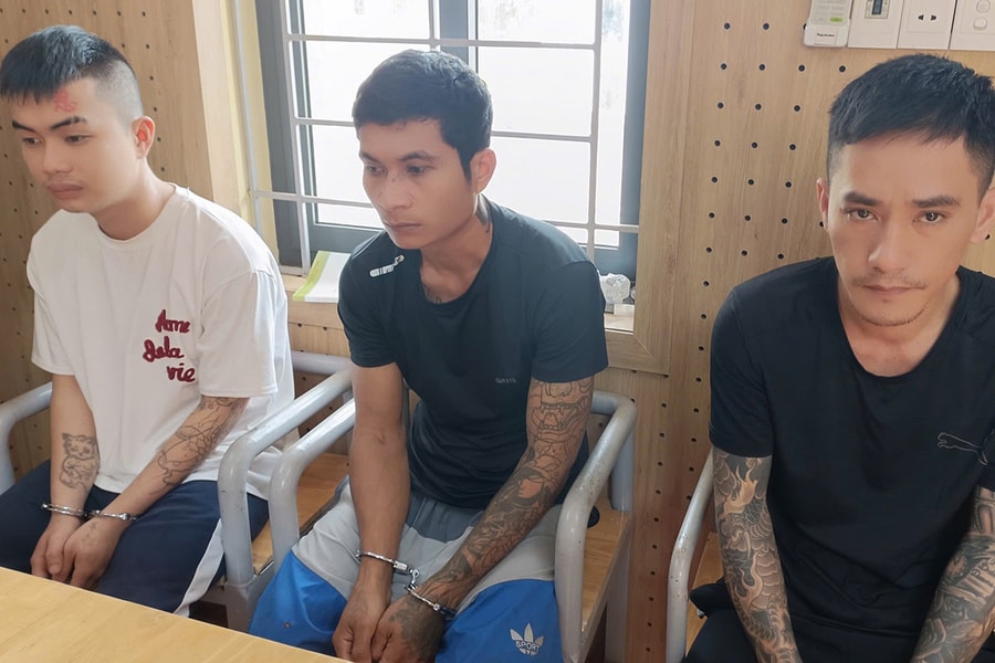 Tiếp viên karaoke bị xích chân, đánh đập vì không 'chiều' khách