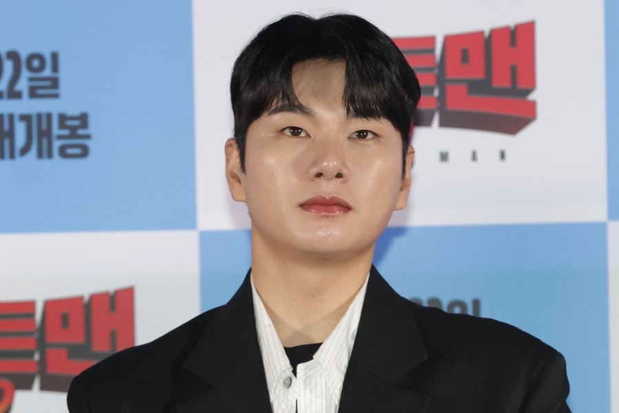 Lee Yi Kyung bị tố gửi ảnh nhạy cảm