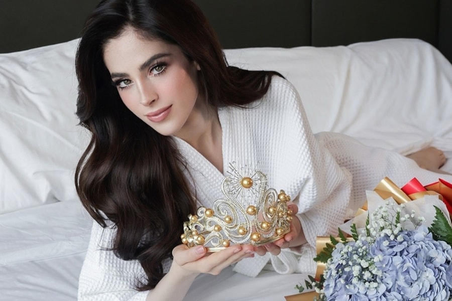 Tân Hoa hậu Hoàn vũ chưa được buông tha