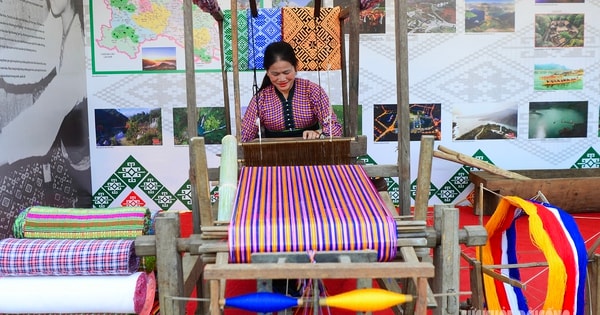 Phụ nữ Mường gìn giữ linh hồn thổ cẩm