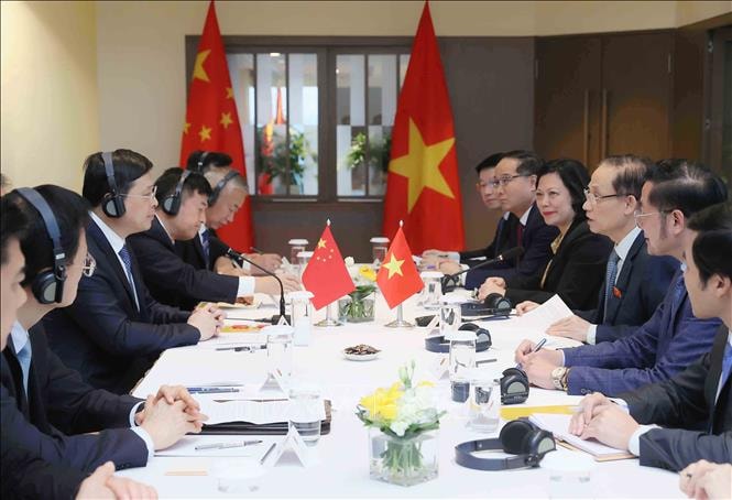 Bộ trưởng Ngoại giao Lê Hoài Trung hội đàm với Chủ tịch Khu tự trị Quảng Tây