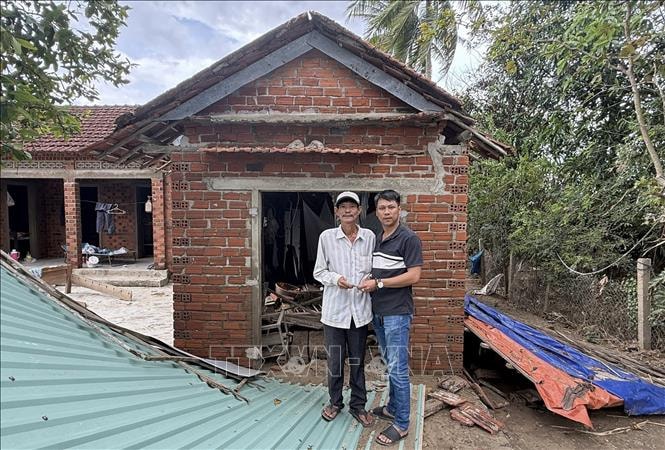 Người dân vùng lũ Đắk Lắk chung tay vượt lên nghịch cảnh