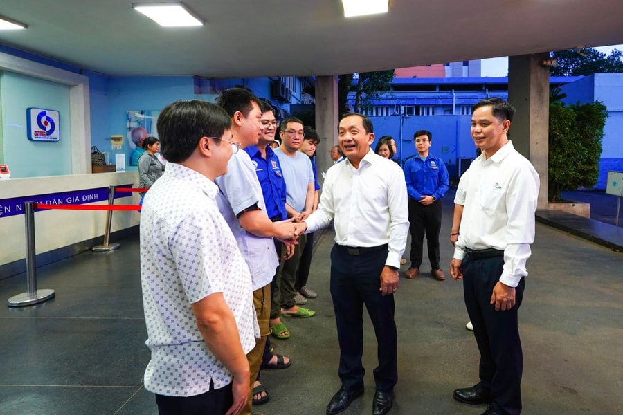 Gần 100 y, bác sĩ mang theo thuốc men lên đường hỗ trợ Đắk Lắk khắc phục sau bão lũ