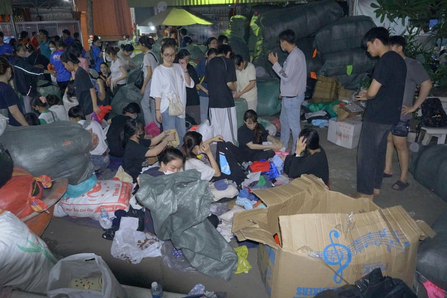 TP Hồ Chí Minh chi viện hơn 60 tỷ đồng và gần 3.000 tấn hàng hóa hỗ trợ miền Trung