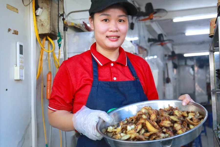 Quán bún cá ở Hà Nội bất ngờ lọt danh sách Michelin, chủ tưởng bị lừa đảo