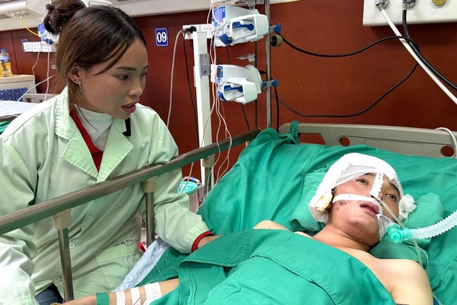 Nam công nhân mồ côi cha, nguy kịch khi mưu sinh gồng gánh mẹ già, con thơ