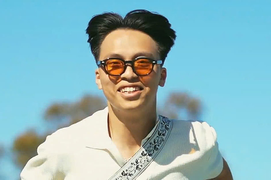 Con trai trưởng nhóm Bức Tường sáng tác nhạc