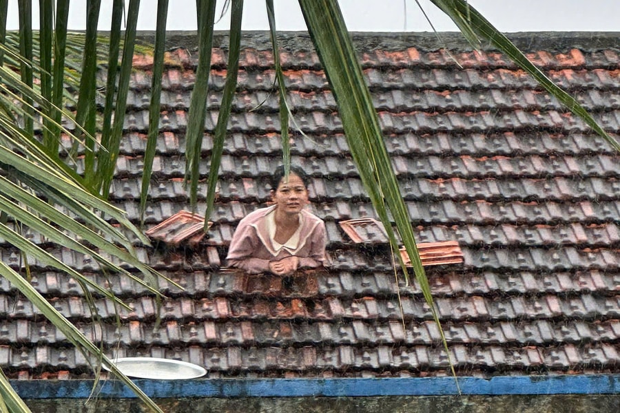 Vì sao chậm giải cứu hàng nghìn người kẹt ở rốn lũ Đăk Lăk?