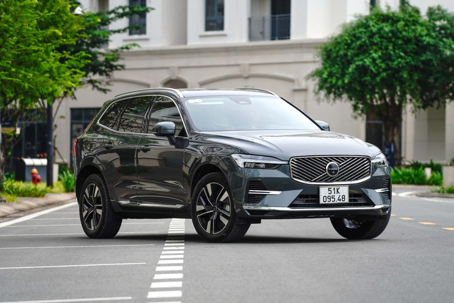 Volvo XC60 2025 - xe sang sạc điện giá 2,75 tỷ đồng