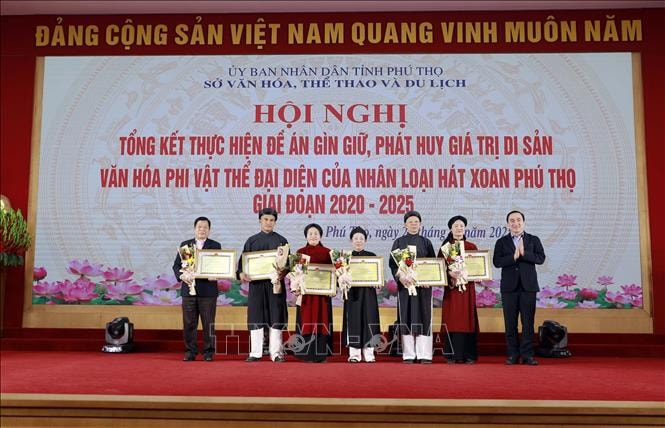 Phát triển các sản phẩm du lịch gắn với Hát Xoan theo hướng bền vững