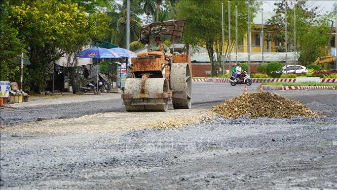 Đồng Tháp: Hư hỏng nền, mặt đường trên diện rộng sau mưa lũ