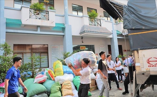 Gom yêu thương gửi đồng bào vùng ảnh hưởng thiên tai ở miền Trung, Tây Nguyên