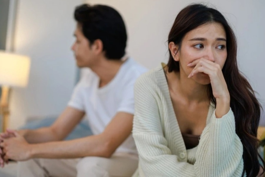 Mở hợp đồng bảo hiểm của chồng, tôi ê chề khi biết người thụ hưởng là ai