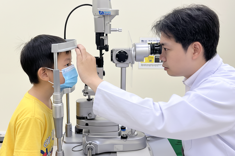 Bị lé từ nhỏ có phẫu thuật được không?