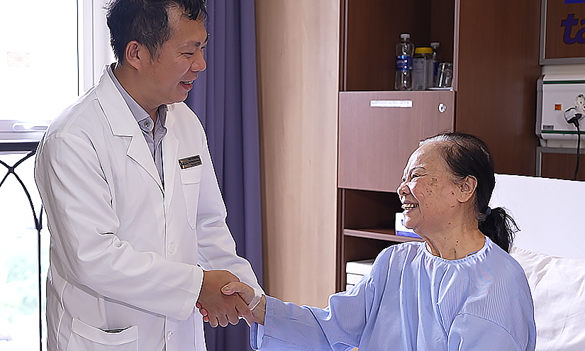 Thay khớp gối cho cụ bà mắc bệnh tiểu đường