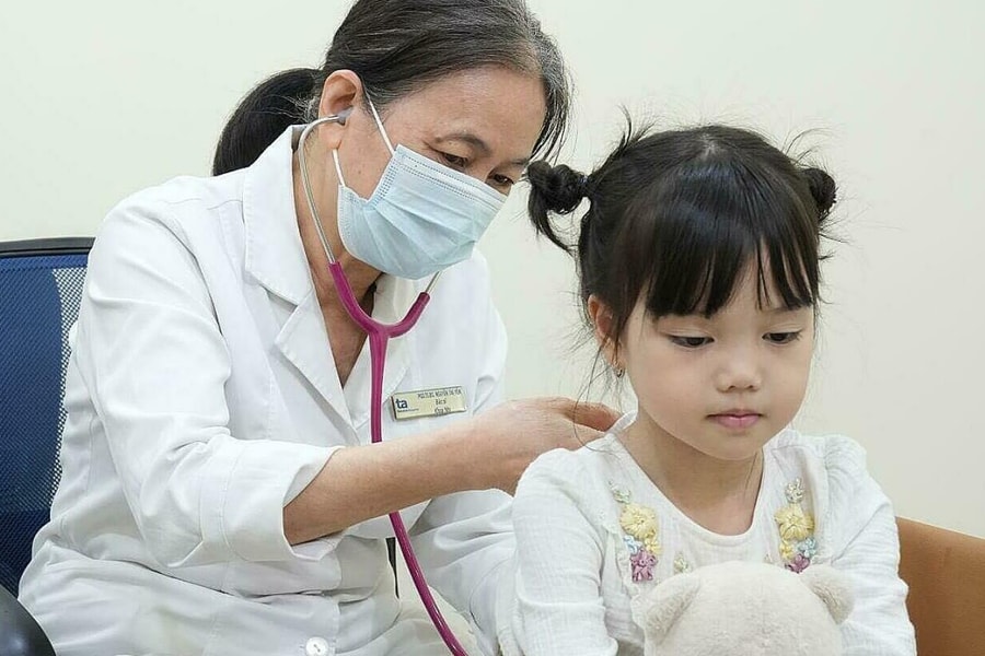 Vì sao trẻ dễ mắc cúm khi giao mùa?