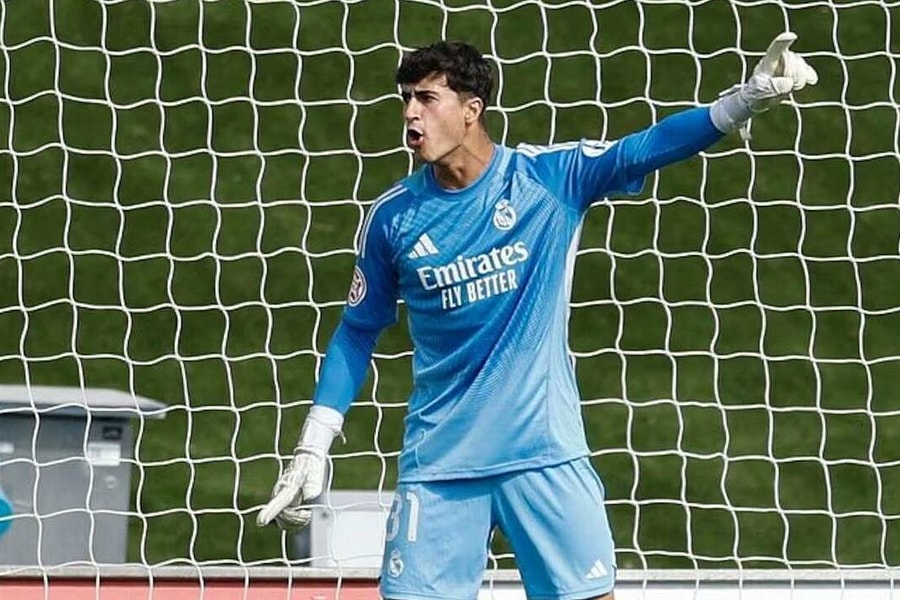 Real dùng thủ môn từng là tiền đạo ở Champions League