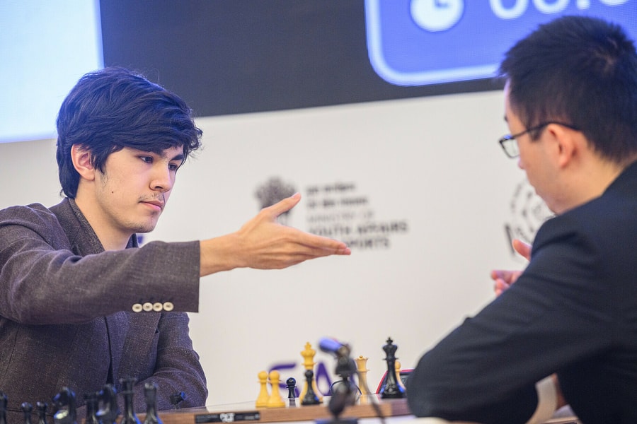 Kỳ thủ 19 tuổi lập kỷ lục vô địch World Cup cờ vua