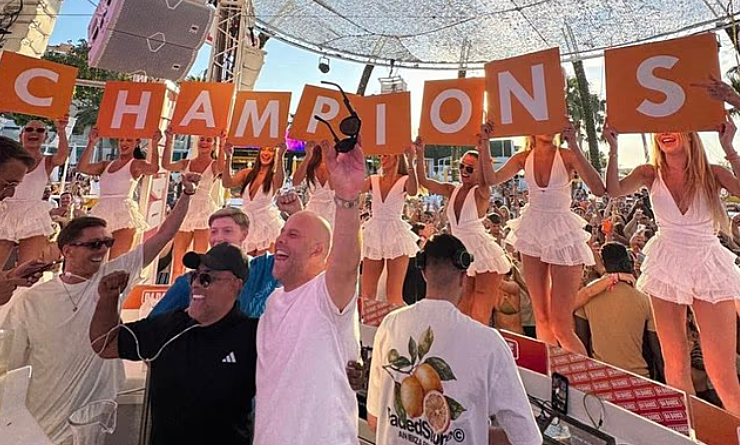 Scholes: 'Liverpool sa sút từ buổi tiệc cuối mùa trước của Slot'