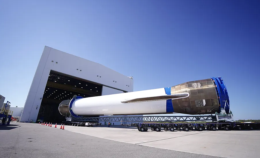 Lý do tên lửa Blue Origin vẫn trắng sạch khi về Trái Đất