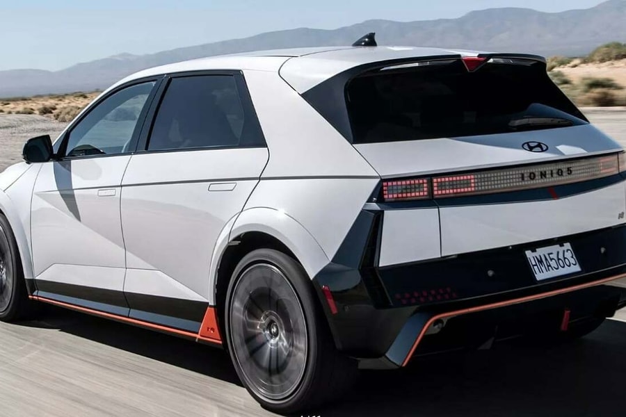 Sếp Porsche 'mở mang tầm mắt' khi lái xe điện Hyundai