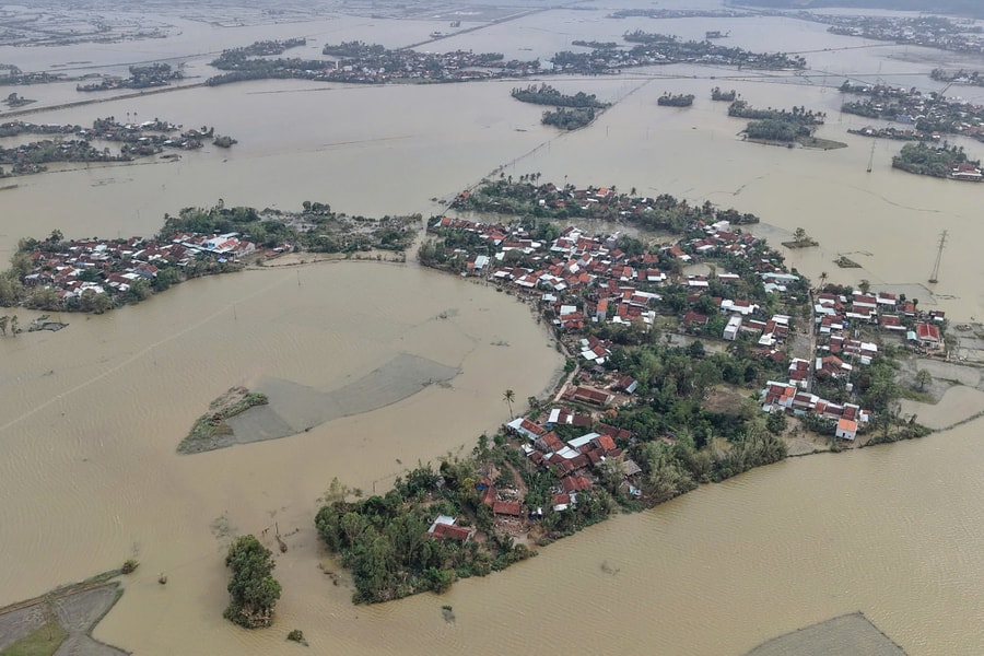 Thôn ở Đăk Lăk bị cô lập một tuần trong lũ