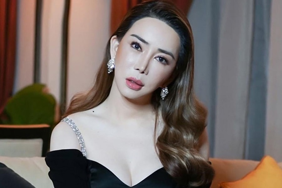 Nữ tỷ phú chuyển giới bỏ trốn?