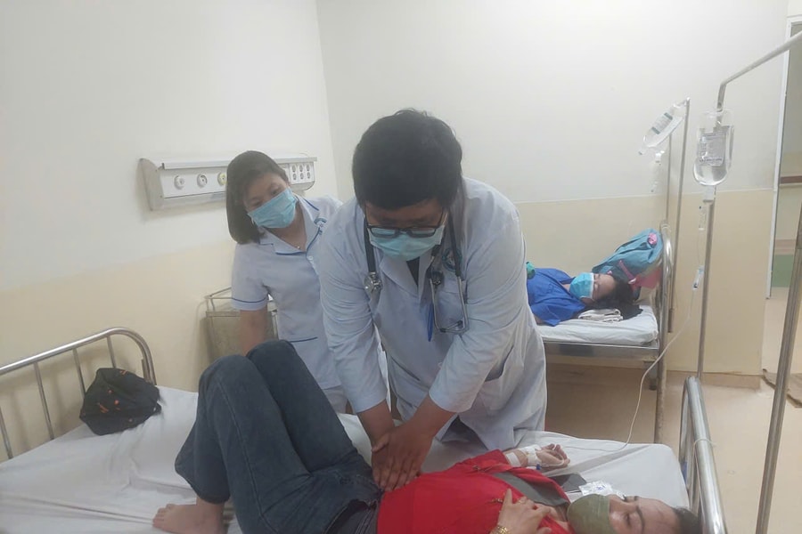 TP Hồ Chí Minh: Hàng chục học sinh và công nhân nhập viện nghi ngộ độc thực phẩm