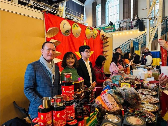 Việt Nam lan tỏa tinh thần thiện nguyện tại Hội chợ Giáng sinh ở Slovakia