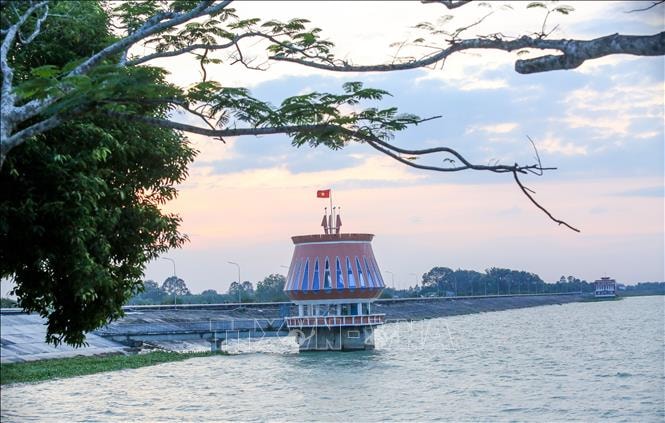 Đảm bảo an toàn cho vùng hạ du hồ Dầu Tiếng trước diễn biến phức tạp của thời tiết