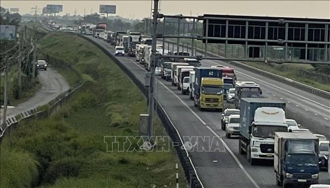 Tai nạn liên hoàn, cao tốc TP Hồ Chí Minh – Trung Lương ùn ứ kéo dài