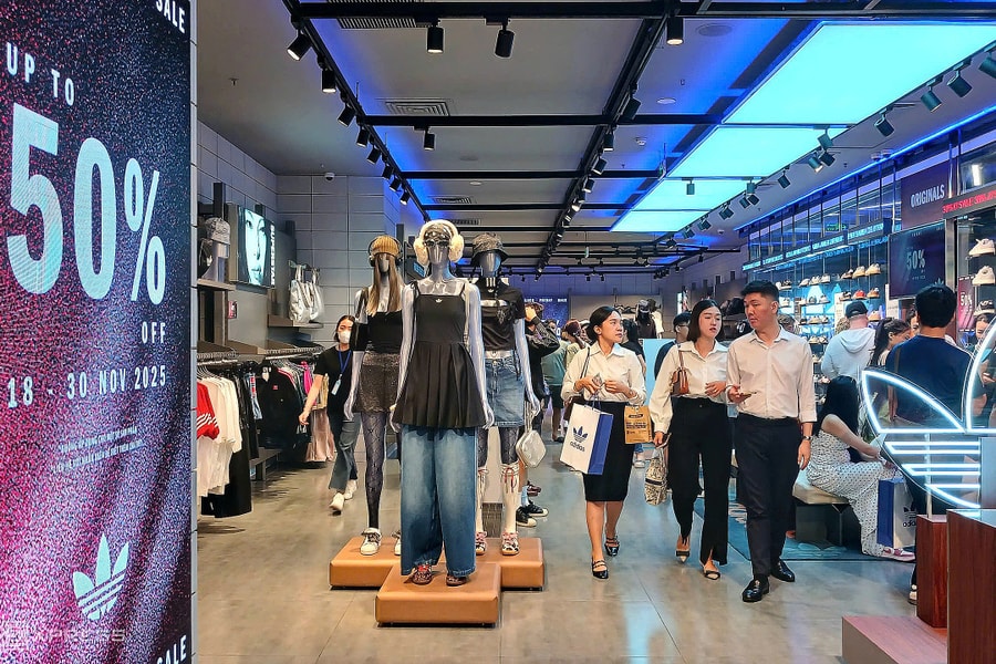 Săn hàng hiệu giảm giá sâu trước ngày Black Friday