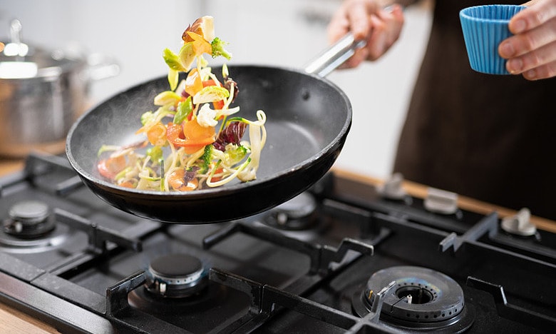 6 người nguy kịch sau bữa cơm nấu bằng acid