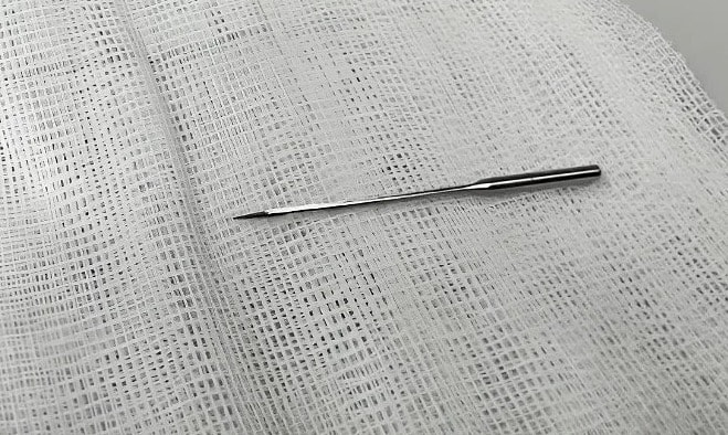 Nuốt kim khâu khi chơi, bé 11 tuổi suýt thủng ruột