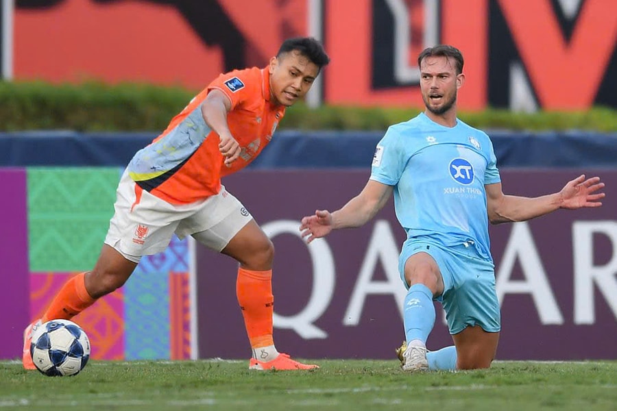 Nam Định thua 2 bàn trong 3 phút cuối ở Thái Lan