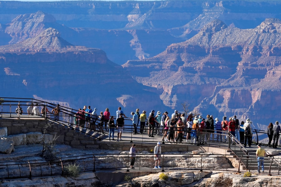 Mỹ tăng phí thêm 100 USD với người nước ngoài vào công viên quốc gia