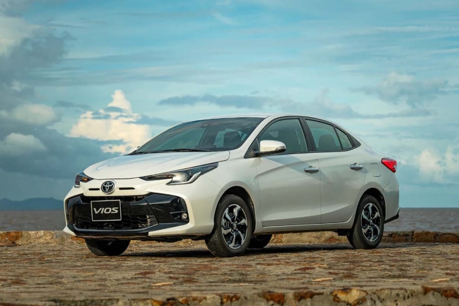 Sedan cỡ B đua giảm giá