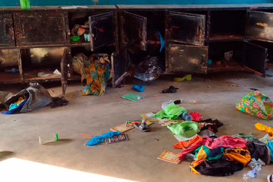 Phiến quân bắt hàng trăm người, Nigeria ban bố tình trạng khẩn cấp