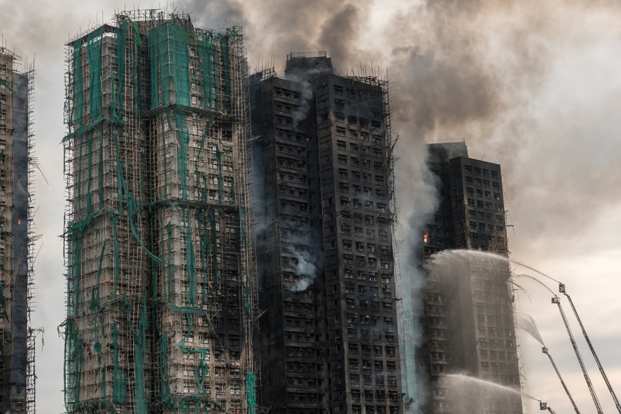 Người chết trong vụ cháy chung cư Hong Kong tăng lên 55