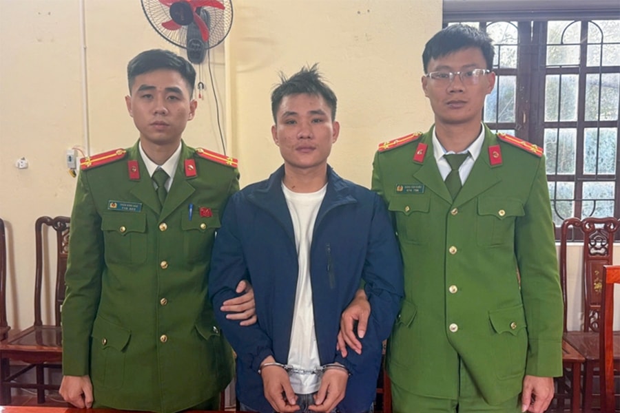 Đánh vỡ đầu cán bộ khi bị nhắc đội mũ bảo hiểm