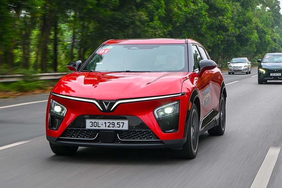 Crossover cỡ C tháng 10: CX-5 áp đảo, VF 7 tăng nhanh