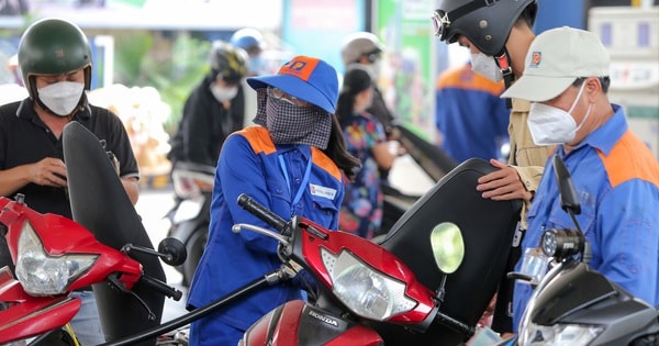 Giá xăng dầu giảm mạnh, dầu diesel giảm hơn 1.000 đồng/lít