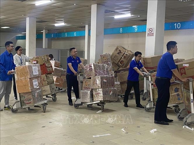 Cảng hàng không Quốc tế Cát Bi vận chuyển '0 đồng' hàng cứu trợ tới vùng lũ
