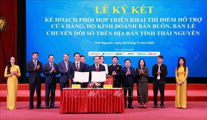 Thái Nguyên thí điểm hỗ trợ cửa hàng và hộ kinh doanh chuyển đổi số