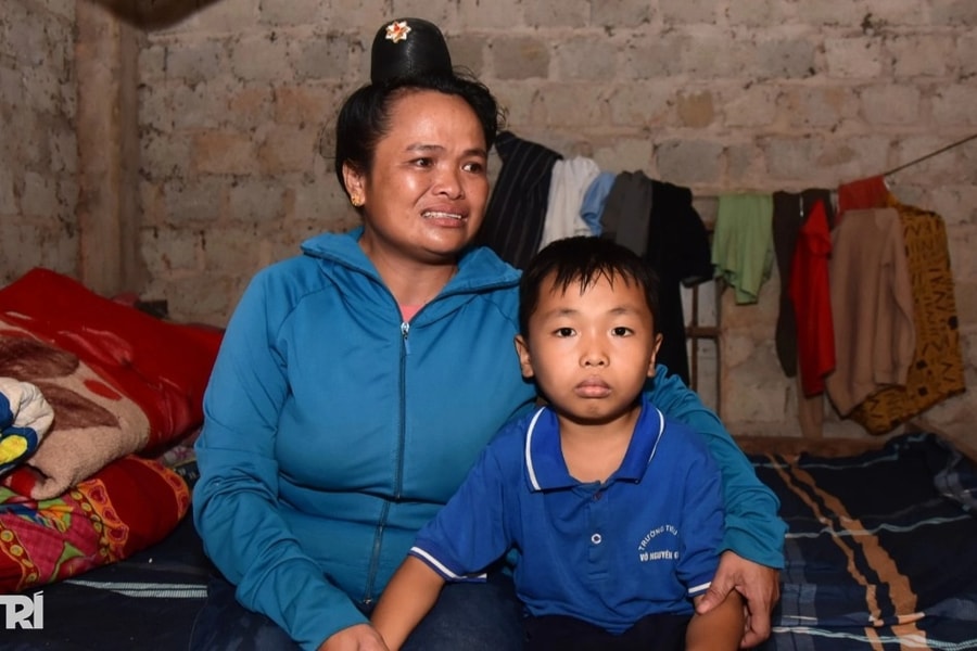 Chồng u bướu, con bệnh hiểm, người phụ nữ chăn bò thuê gồng gánh gia đình