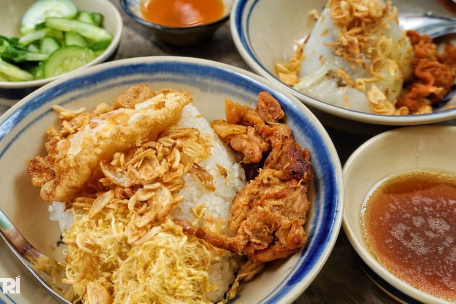 Quán xôi Bắc ở "khu nhà giàu" TPHCM gây sốt, khách đợi 1 tiếng mới có chỗ